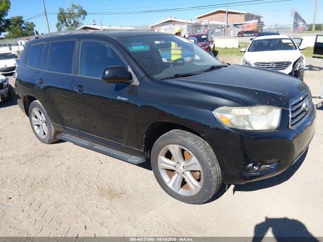 Salvage Toyota Highlander Image
