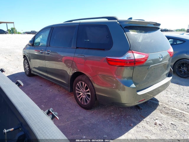 Toyota Sienna Xle 8 Passenger