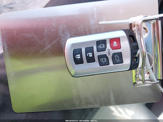 Toyota Sienna Xle 8 Passenger