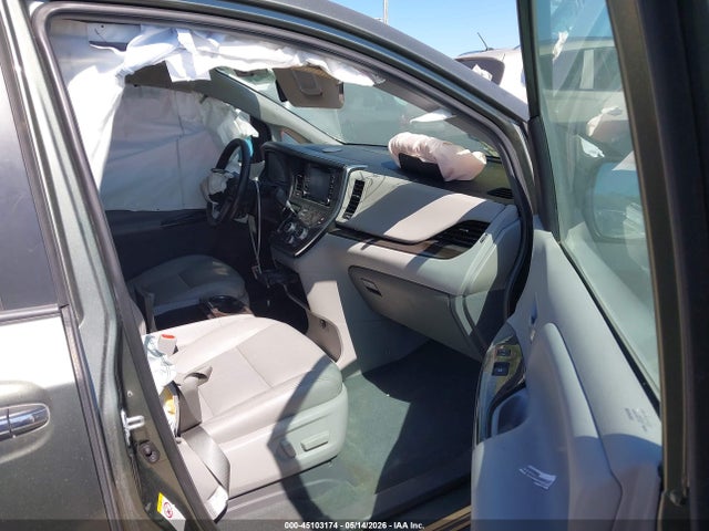 Toyota Sienna Xle 8 Passenger