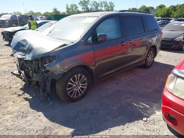 Toyota Sienna Xle 8 Passenger