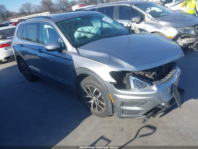 Salvage Volkswagen Tiguan Image