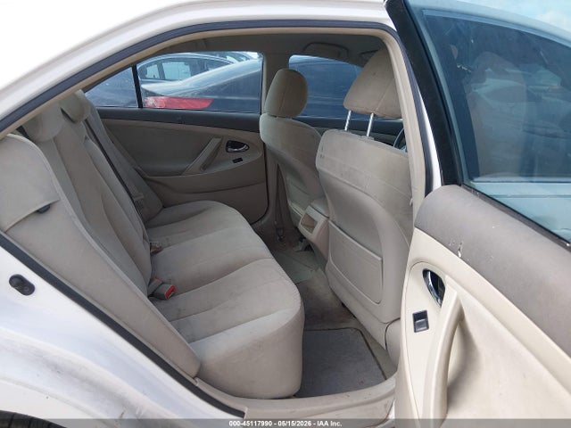 Toyota Camry Le V6
