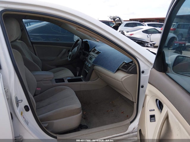 Toyota Camry Le V6