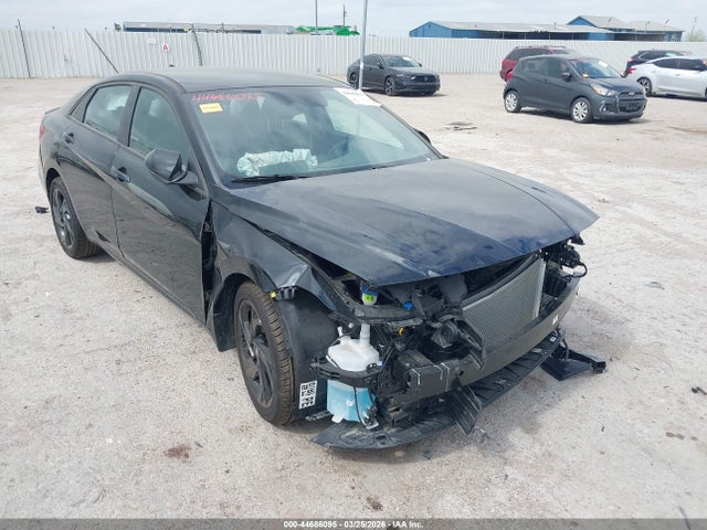 Salvage Hyundai ELANTRA Image