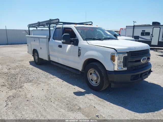 Salvage Ford F-350 Image