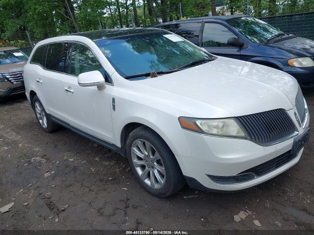 Salvage Lincoln MKT Image