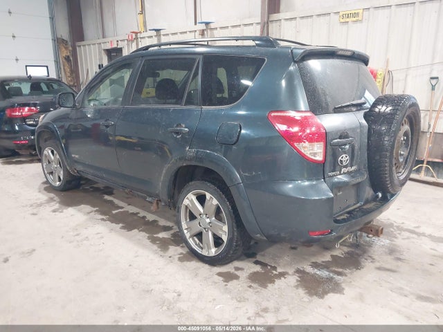 Salvage Toyota RAV4 Image