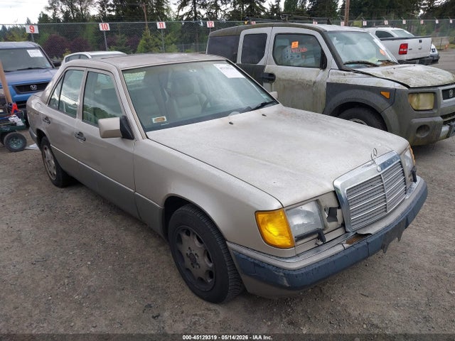 Salvage Mercedes-Benz 300 Image