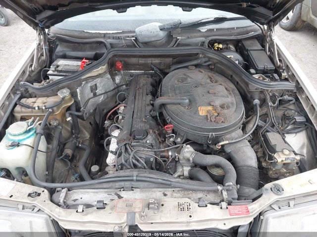 Mercedes-Benz 300 E