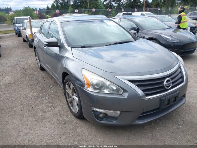 Salvage Nissan Altima Image