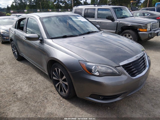 Salvage Chrysler 200 Image