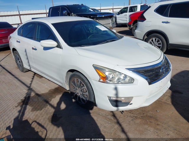 Salvage Nissan Altima Image