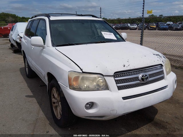 Salvage Toyota Highlander Image