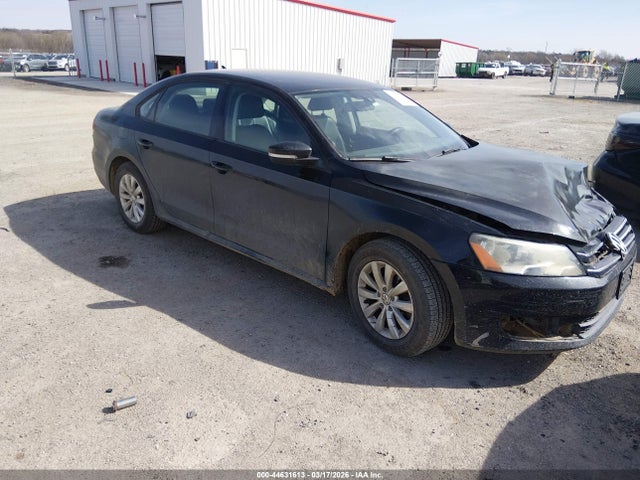 Salvage Volkswagen Passat Image