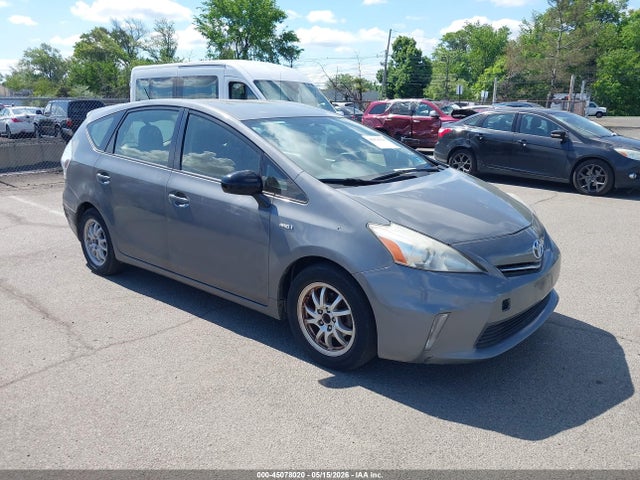 Salvage Toyota Prius v Image