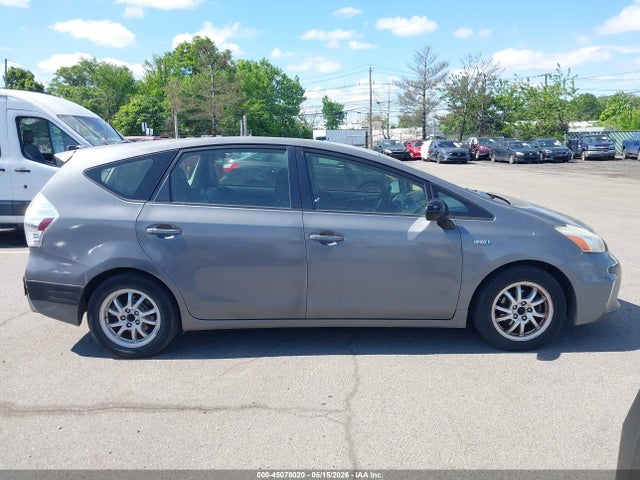 Toyota Prius v Two