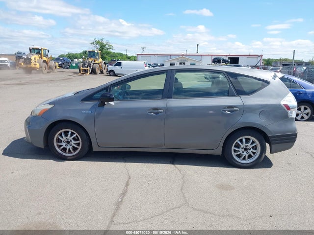 Toyota Prius v Two