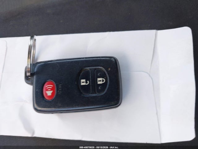 Toyota Prius v Two