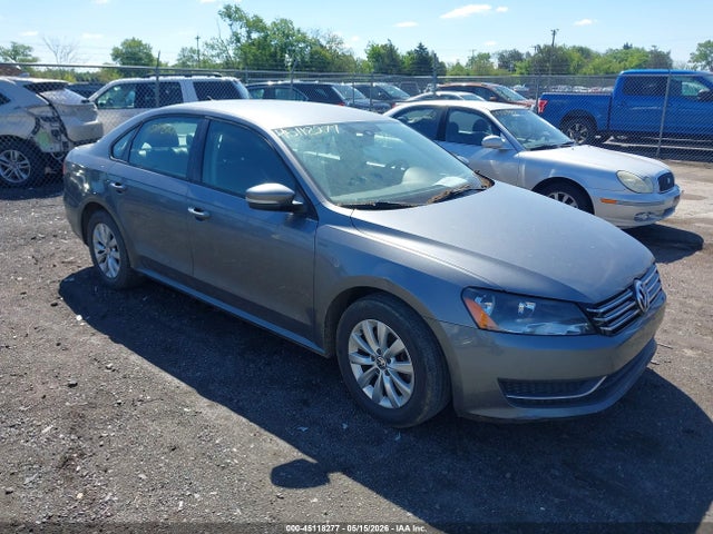 Salvage Volkswagen Passat Image