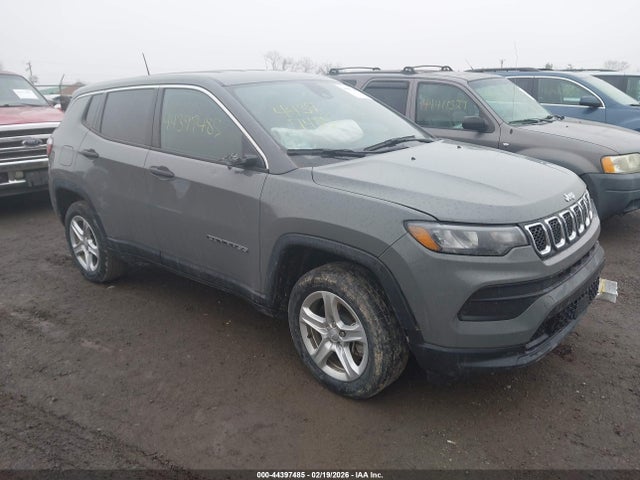 Salvage Jeep Compass Image
