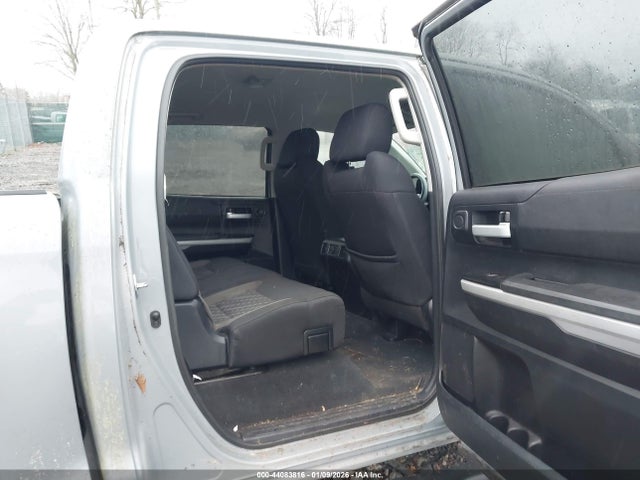 Toyota Tundra Sr5 5.7l V8