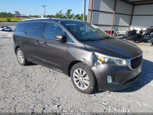 Salvage Kia Sedona Image