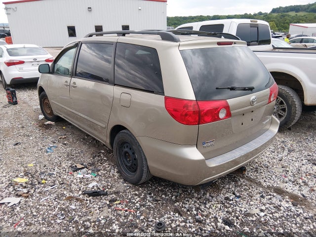 Toyota Sienna Le