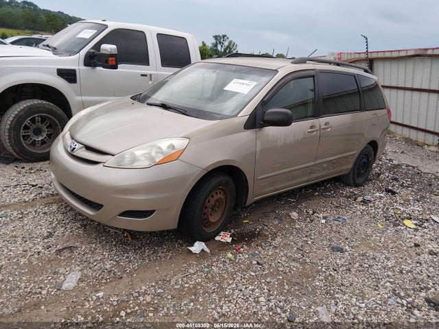 Toyota Sienna Le