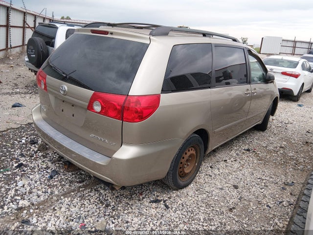Toyota Sienna Le