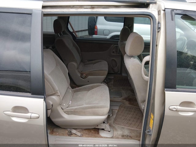 Toyota Sienna Le