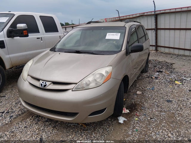 Toyota Sienna Le