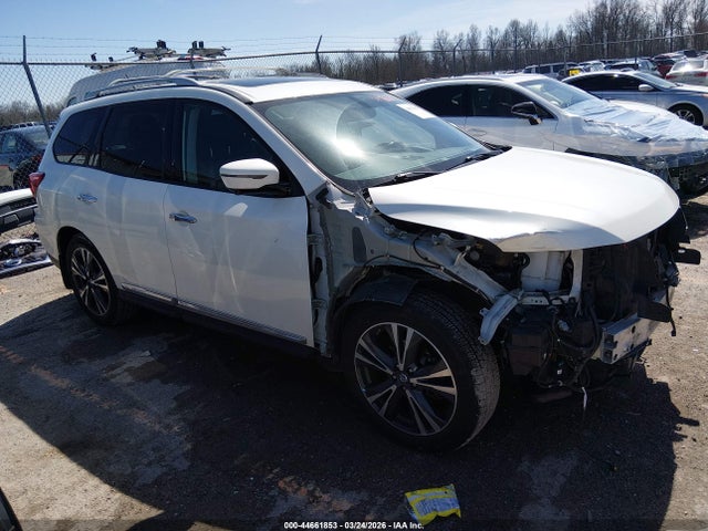 Salvage Nissan Pathfinder Image