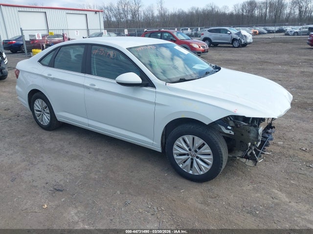 Salvage Volkswagen Jetta Image