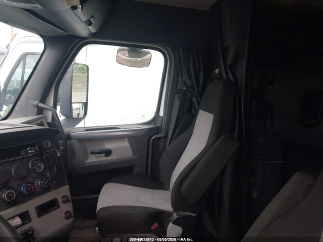 Freightliner New Cascadia 126