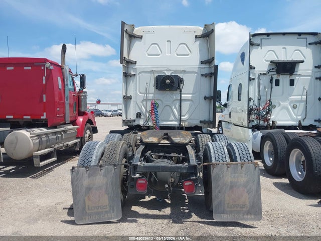 Freightliner New Cascadia 126