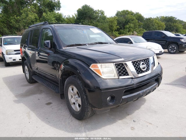 Salvage Nissan Pathfinder Image