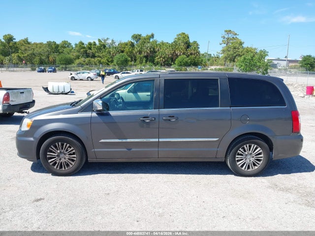 Chrysler Town & Country Touring-l