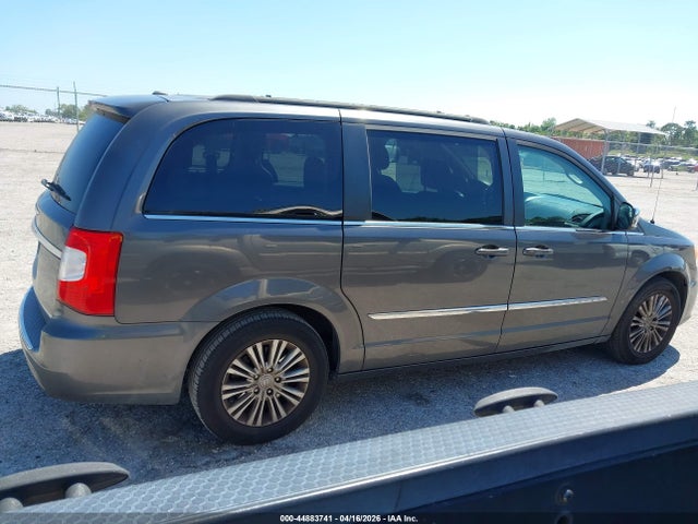 Chrysler Town & Country Touring-l