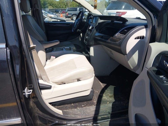 Chrysler Town & Country Touring