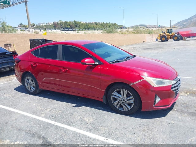 Salvage Hyundai ELANTRA Image