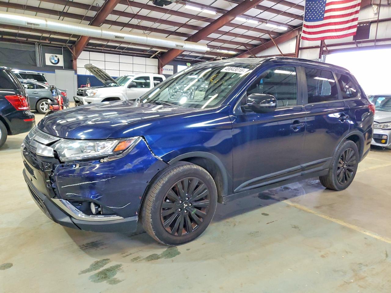 Salvage Mitsubishi Outlander Image