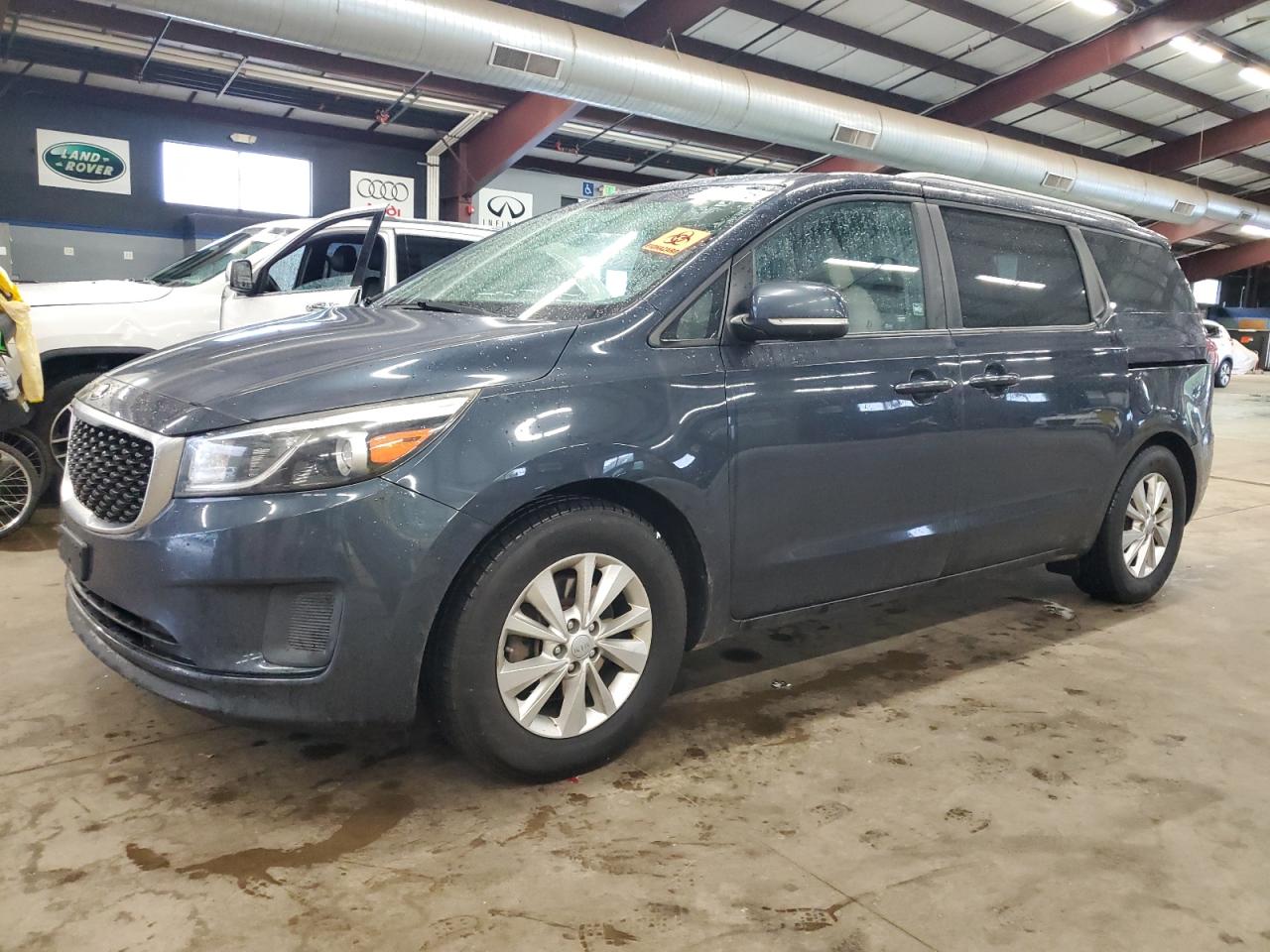 Salvage Kia Sedona Image