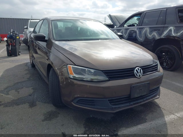 Salvage Volkswagen Jetta Image