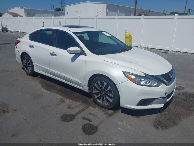 Salvage Nissan Altima Image