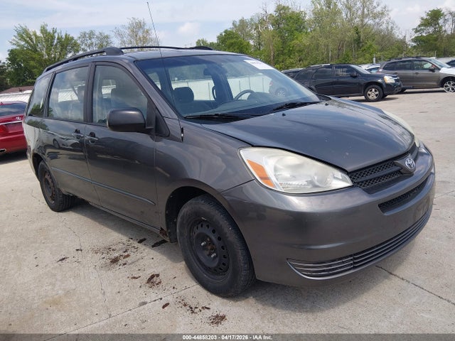 Salvage Toyota Sienna Image