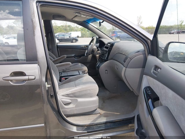 Toyota Sienna Ce