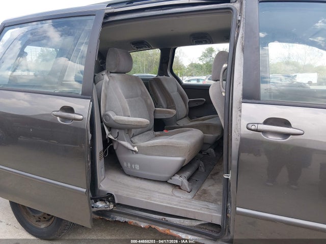Toyota Sienna Ce
