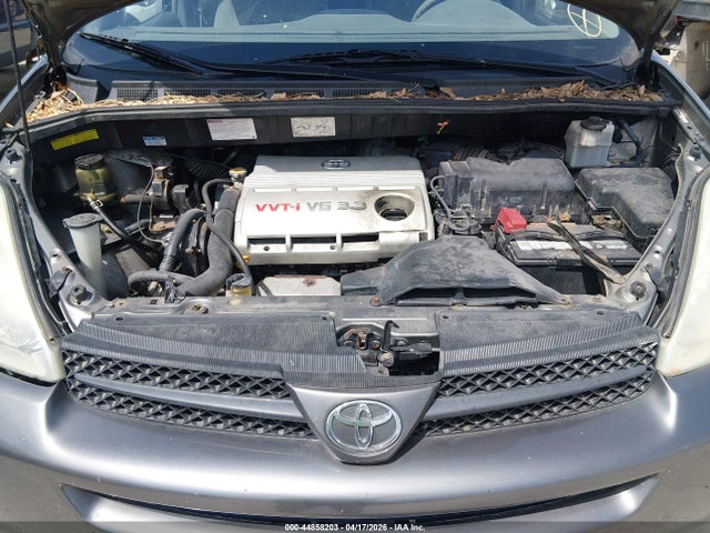 Toyota Sienna Ce