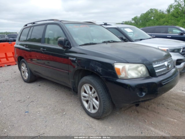 Salvage Toyota Highlander Image